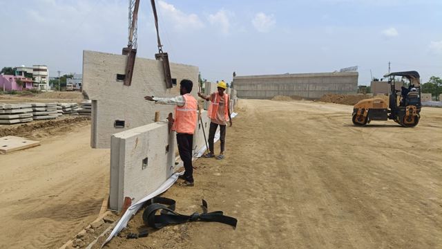 RE panel wall erection on a highway corridor